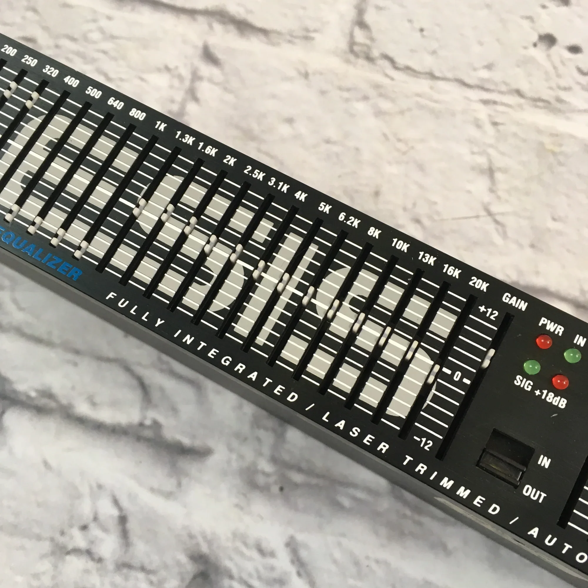 Alesis M-EQ 230