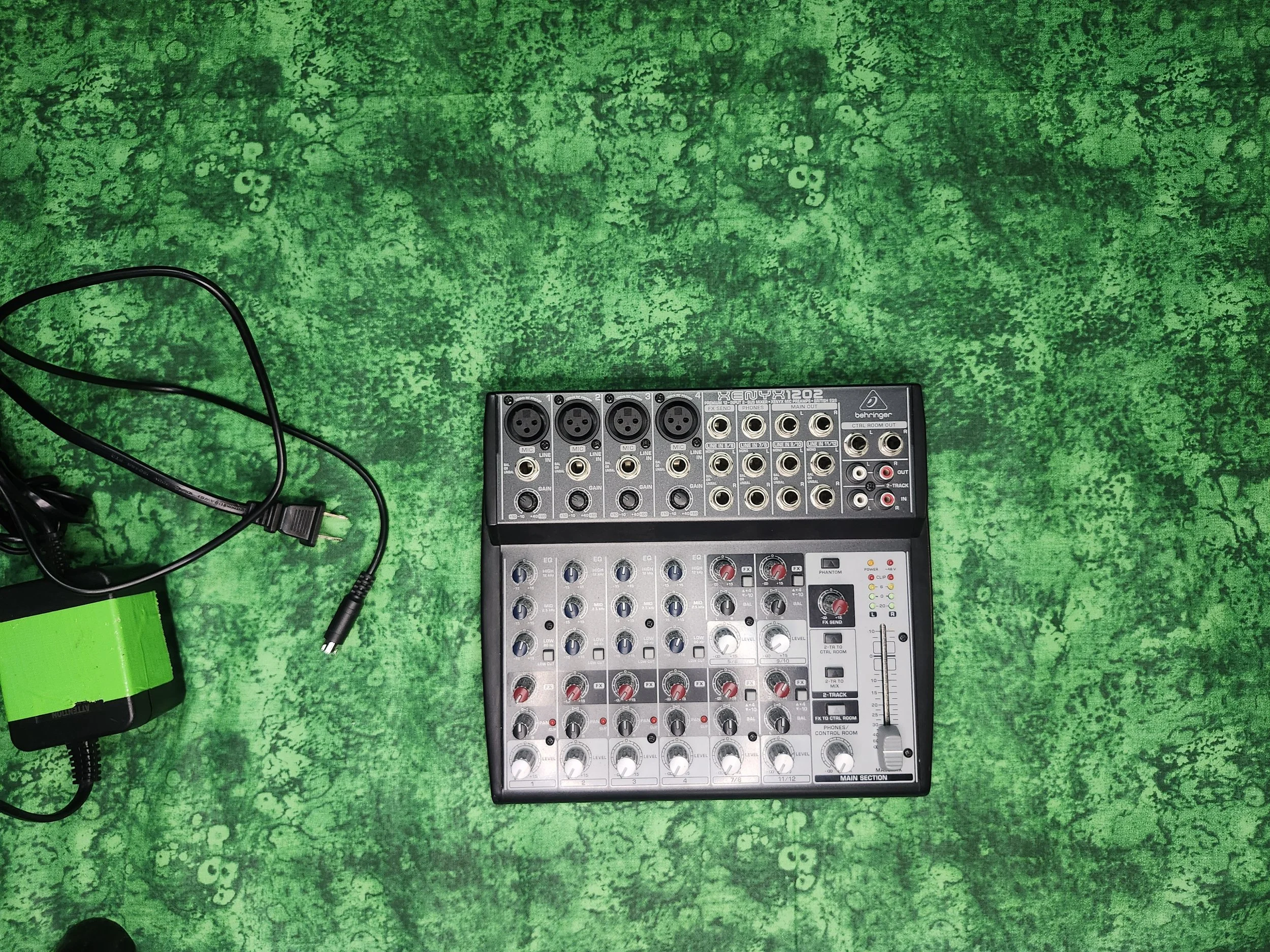 Behringer 4 ch mixer