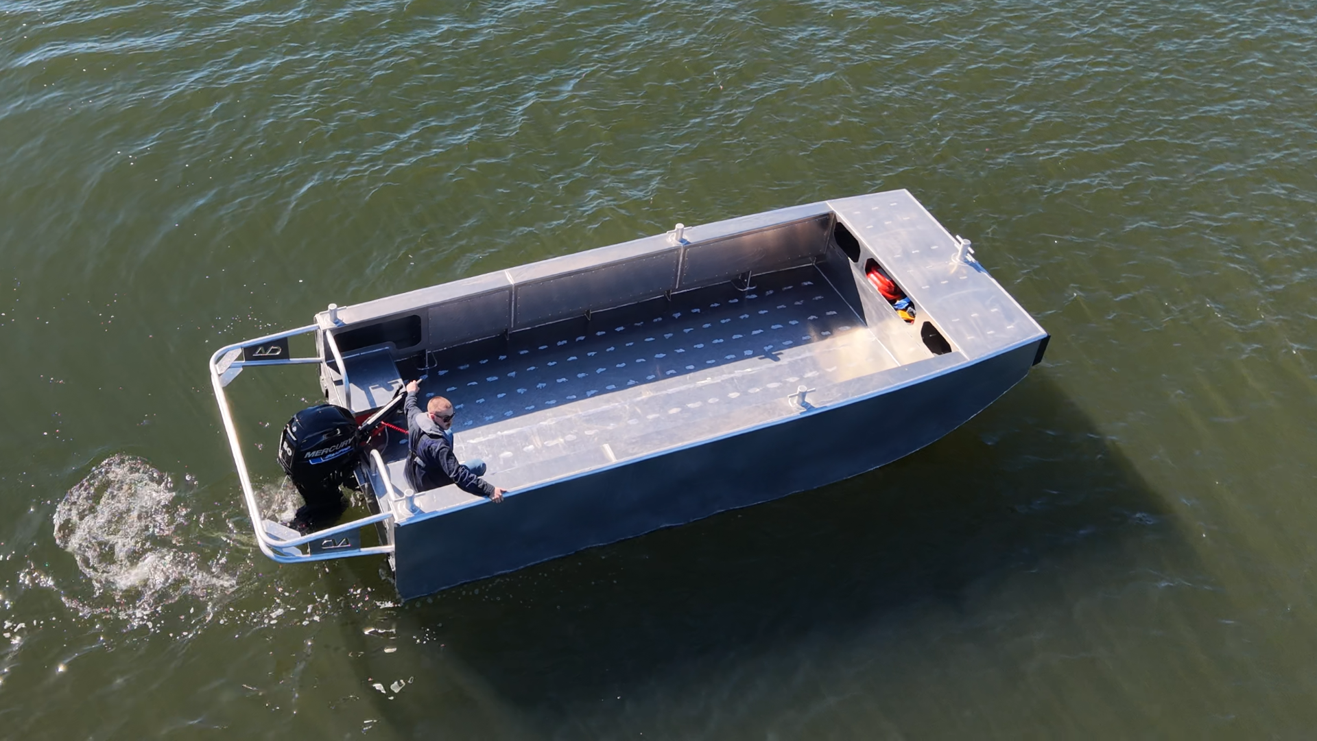 TUC590_Boat & Trailer_1920x1080_3.png