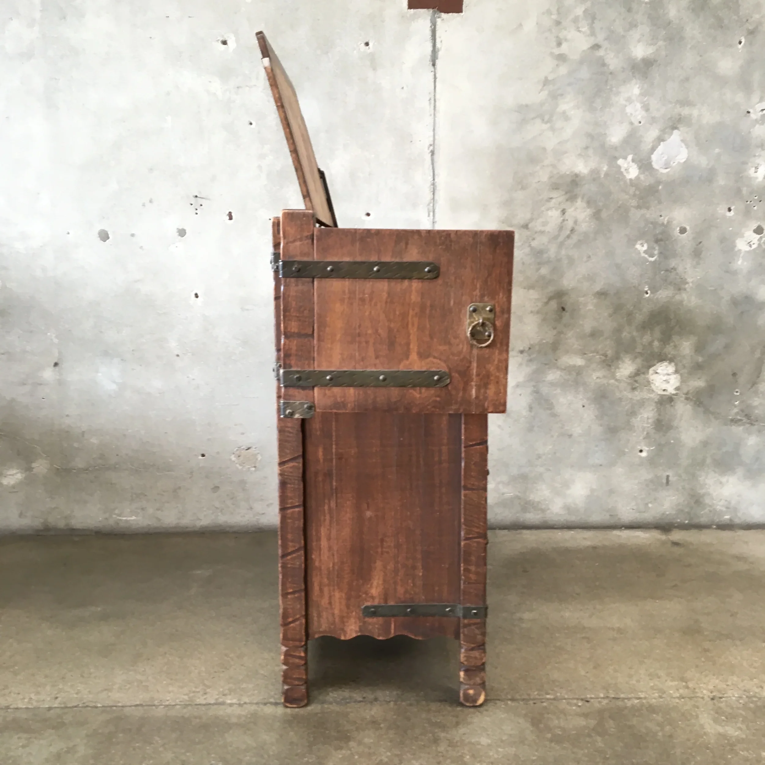 Prohibition Monterey Furniture Bar  10.webp