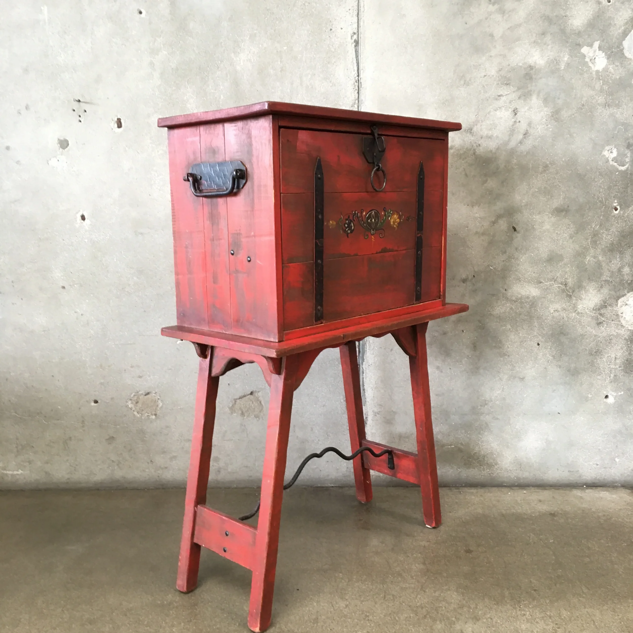 Red Vaquero Monterey Furniture Desk 3.webp