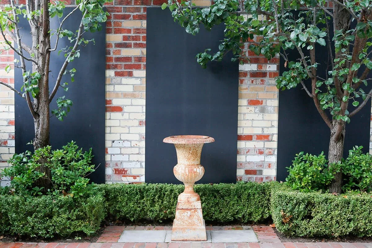 exterior-design-garden-colours-materials-malvern-melbourne (1).jpg