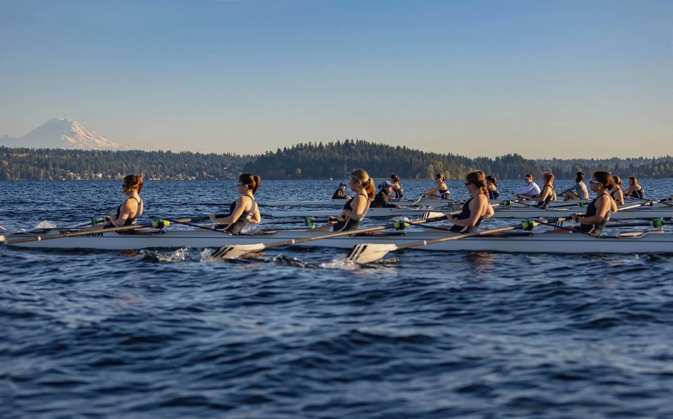 multiple boats girls exerpienced rowing
