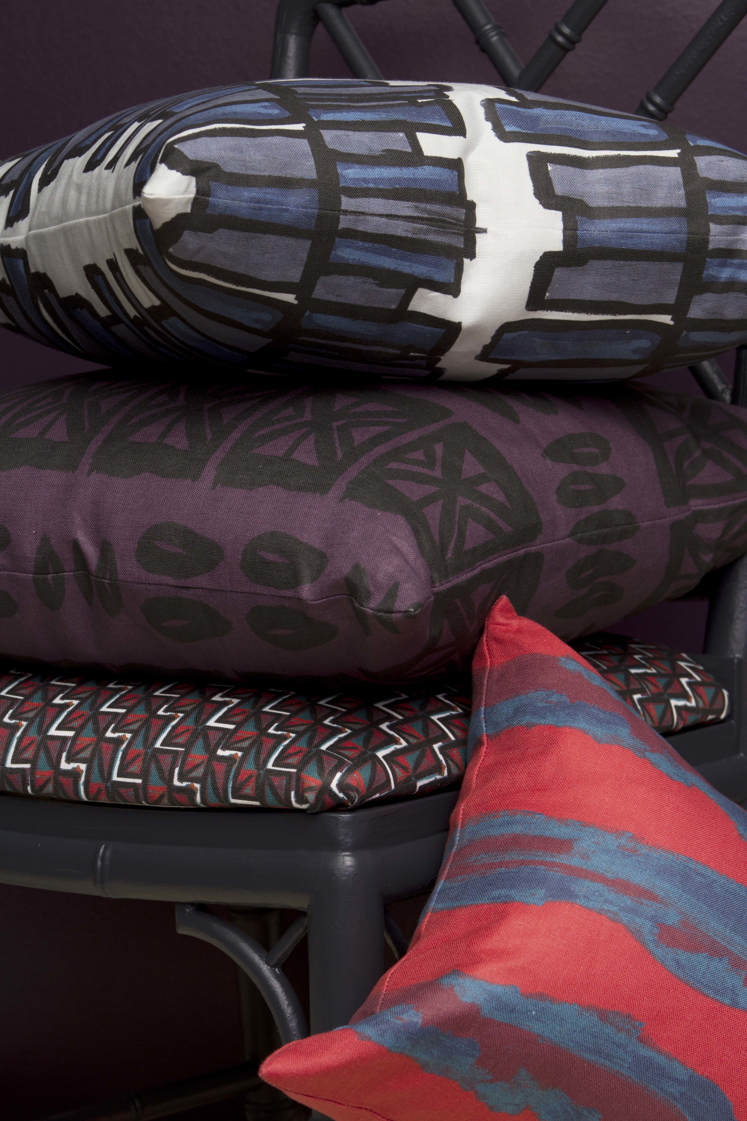 barco pintar. gravura. blacos.horizonte on bamboo chair.jpg