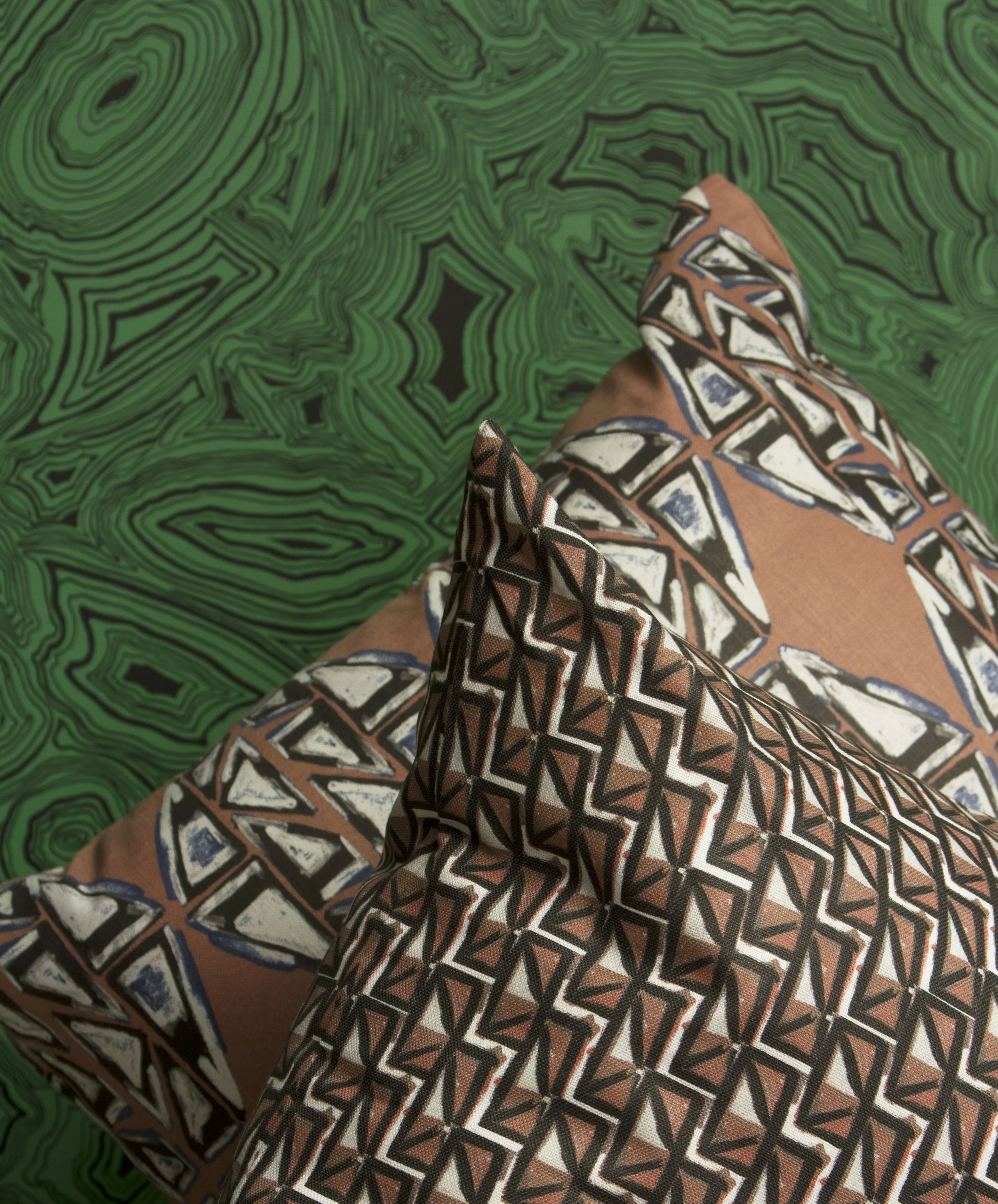 blacos.quartzo close up on malachite.jpg