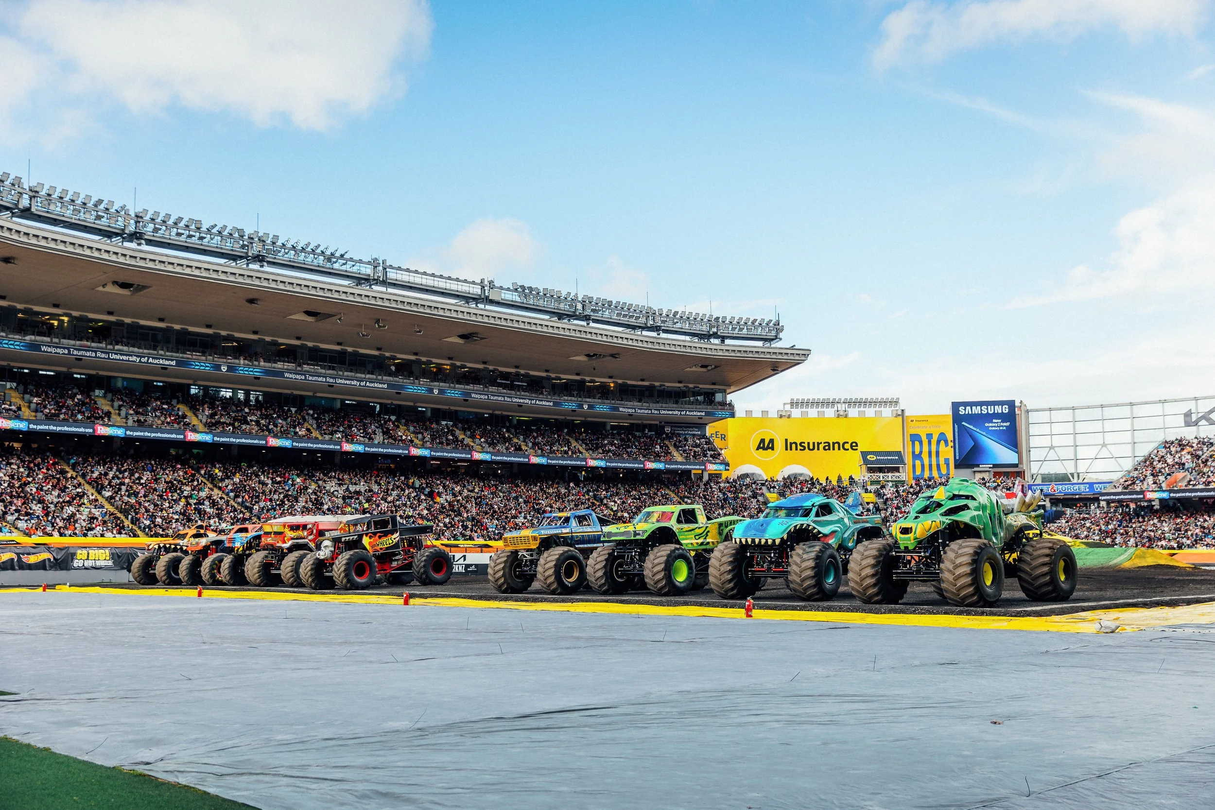 HotWheelsMonsterTrucks_Auckland_4000px-2.JPG