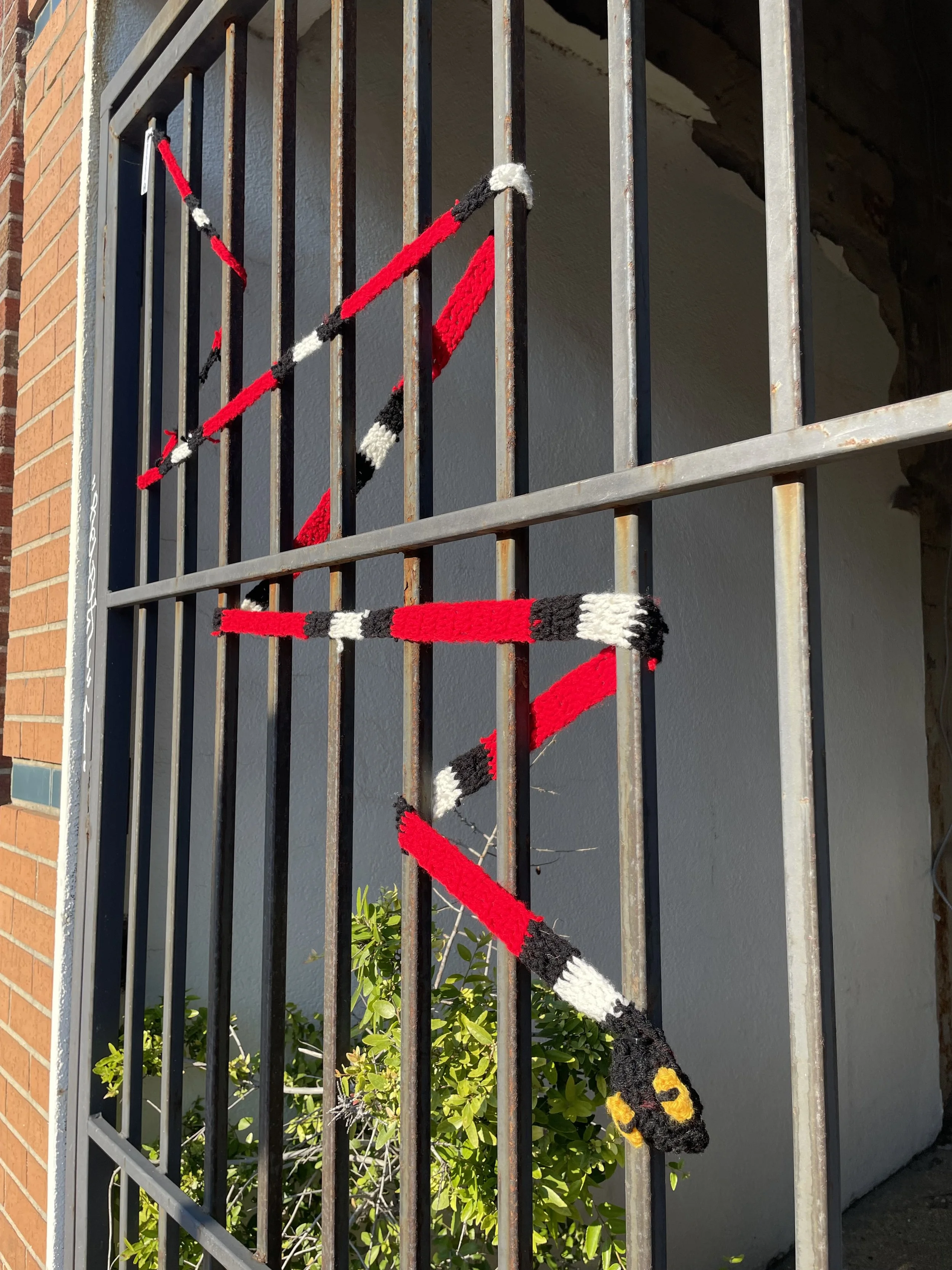 Milk Snake in the City, Acrylic fiber, 72x2in, 2021.