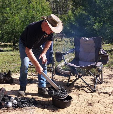 Camp Oven Lid lifting with Tongs for Tossers Fire Tongs