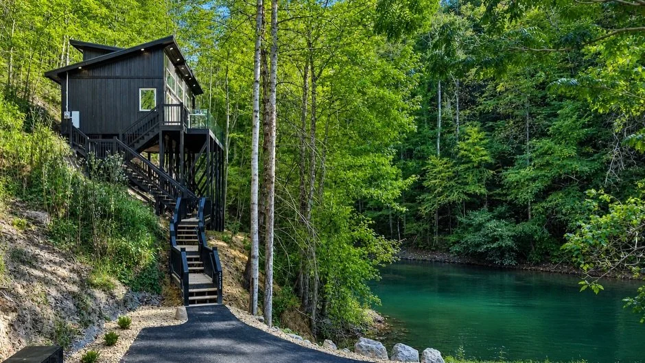 UNDER CONTRACT ✨🦆

So excited for my sellers on this beautiful pond-front Smoky Mountain getaway officially going under contract!
