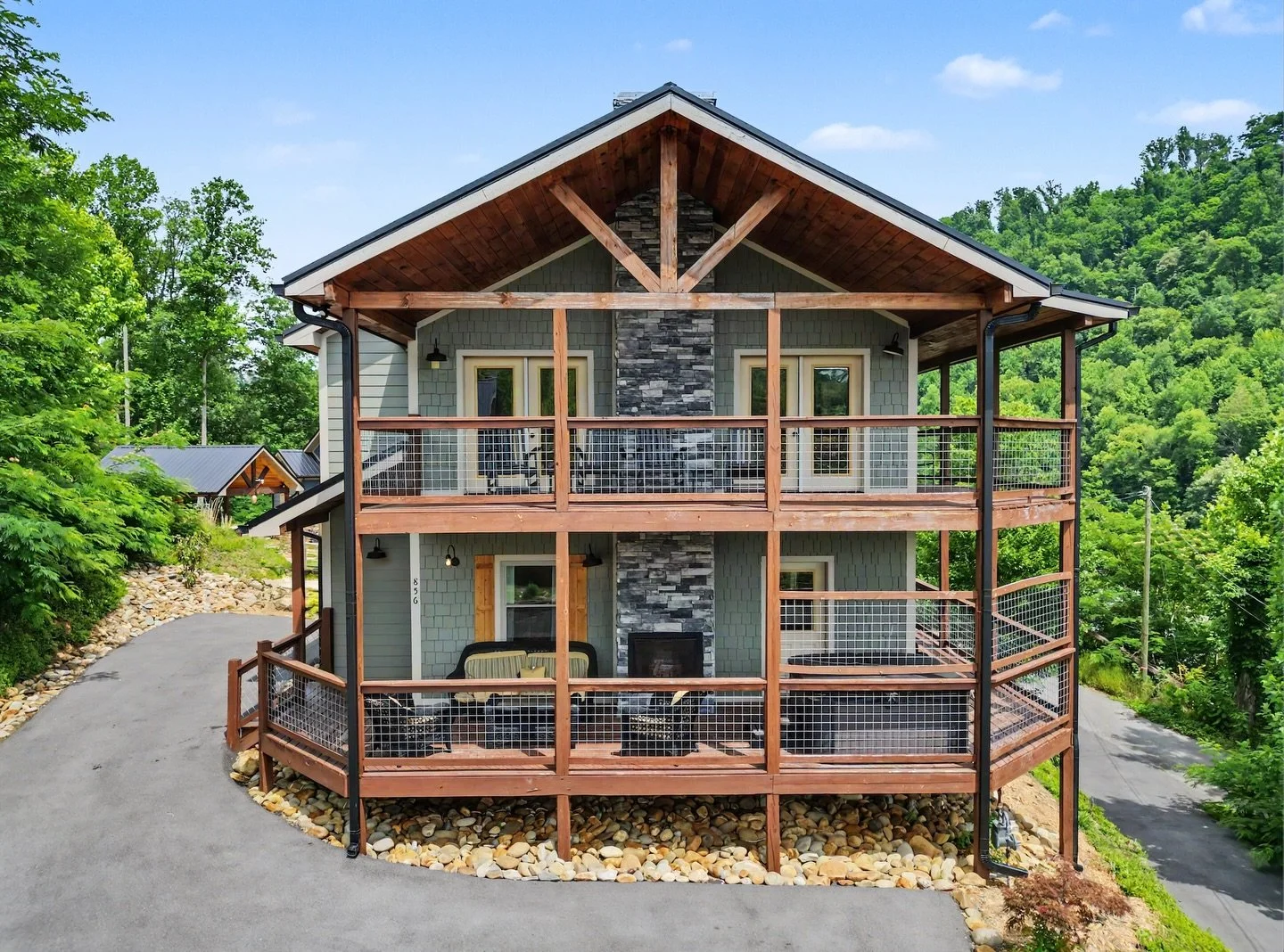 ✨ Just Listed in Gatlinburg, TN ✨

📍 856 Crest View Drive, Gatlinburg, TN

3 Bed | 3 Bath | 2,172 Sq Ft | $955,000

Just 5 minutes from Downtown Gatlinburg and less than 2 miles from the Parkway, this fully furnished cabin offers the perfect blend o