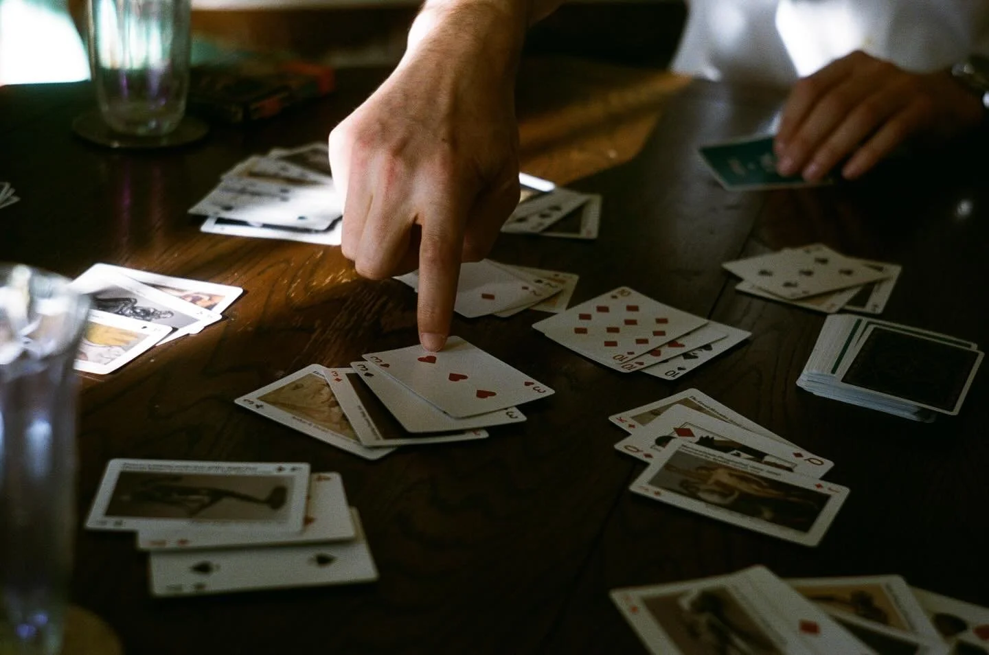 favorite film shots of 2025 that I didn&rsquo;t get around to posting:
1-2. @wmilam came to visit and taught us a new favorite Italian card game, Machiavelli
3-5. @shiadanni and Dimi really are that casually glam
6. Eliza TooLittle is the ultimate pa