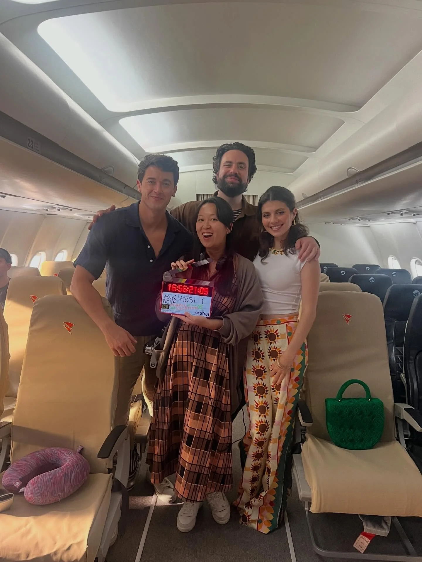 People We Meet On Vacation has already hit #1 on Netflix in the US! You&rsquo;ve unlocked: vertical BTS 👢

1. felt very surreal to walk off the plane and go to set which was&hellip; on a plane.
2-4. one time Brett invited me to meet him in Napa inst