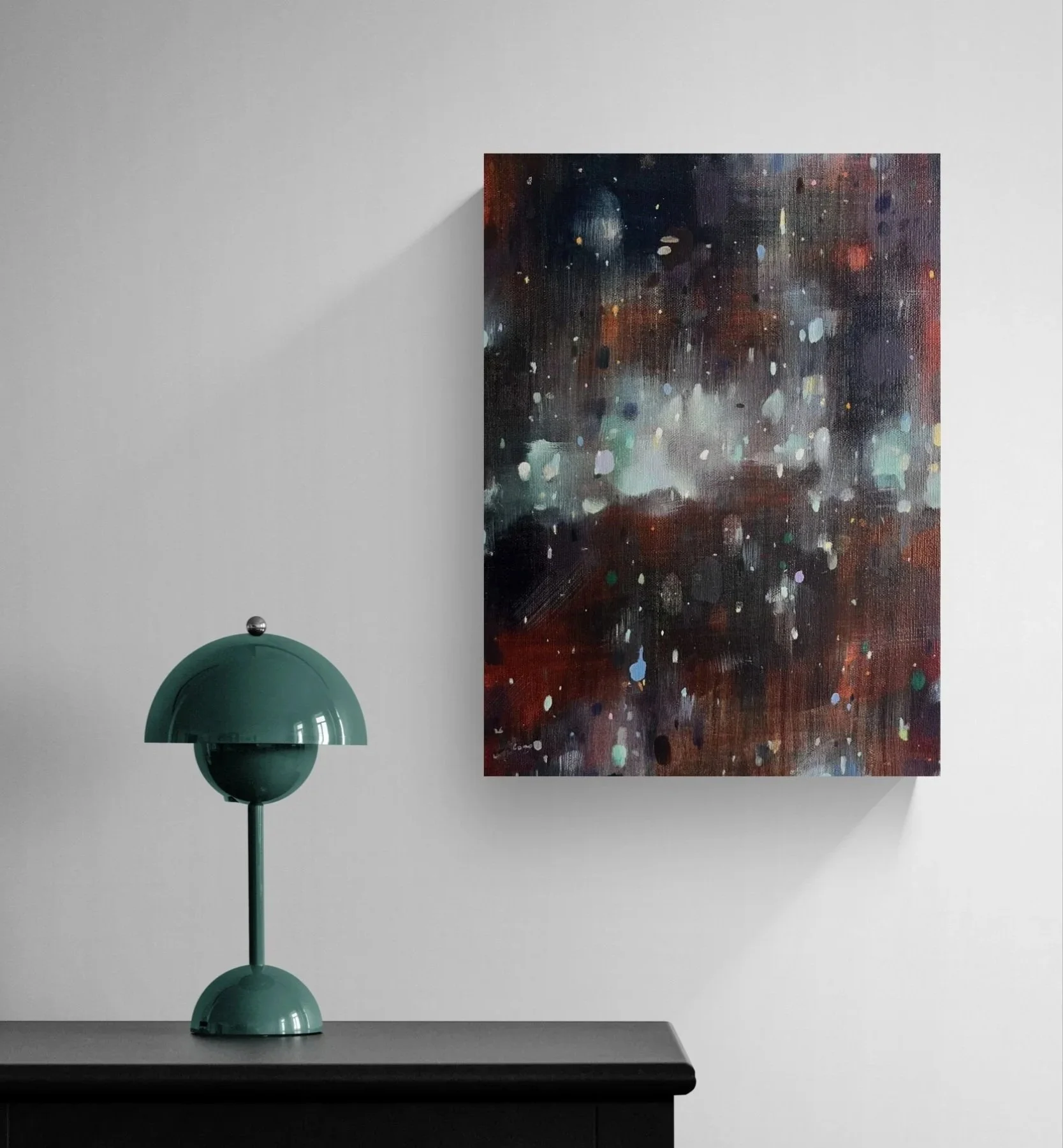 Close-up+view+of+a+lamp+on+a+black+cabinet.jpg