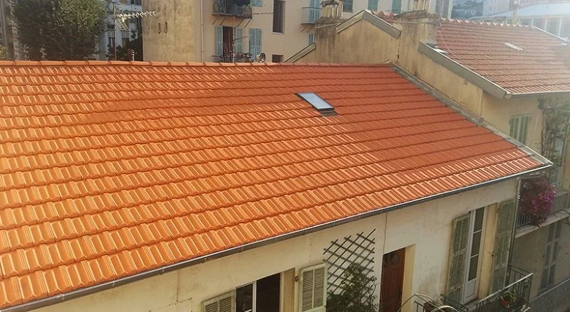 Rénovation de la couverture en tuiles de Marseille sur une copropriété à Nice