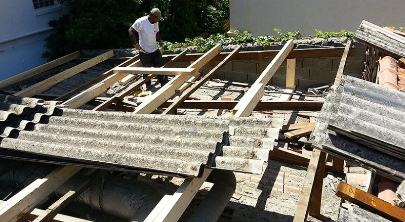 Pose de plaques sous tuiles (PST) sur charpente neuve à Cannes