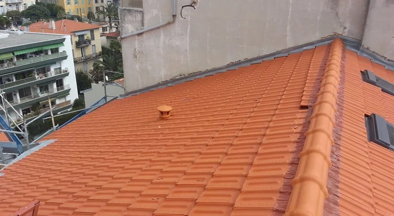 Pose de tuiles de Marseille à Nice Nord
