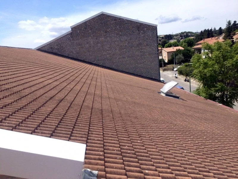 Rénovation d’une toiture en tuiles romanes pour le Conseil Régional à Manosque