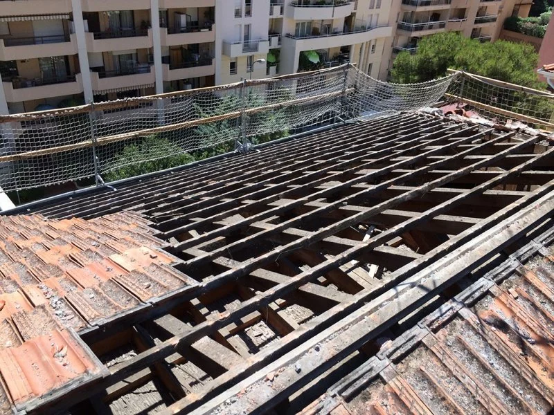 Rénovation de toiture à Beausoleil en tuiles de Marseille