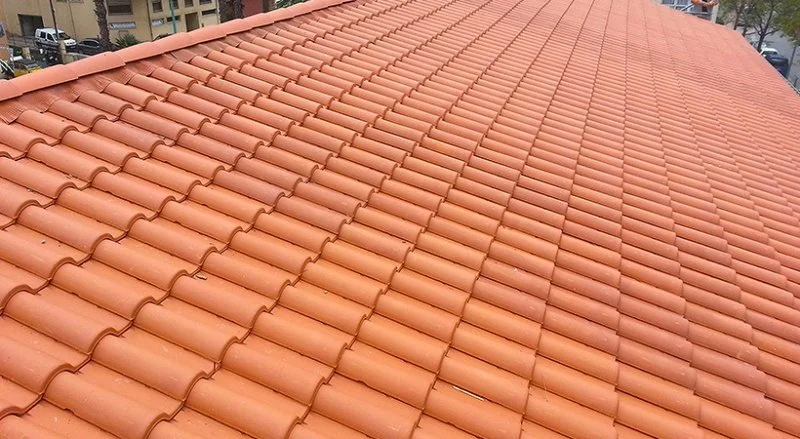 Couverture en tuiles romanes sur charpente traditionnelle neuve à Menton