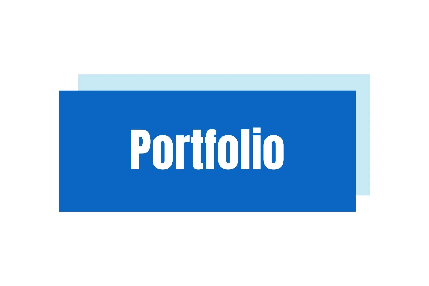 Couverture de portfolio avec le mot 'Portfolio' en blanc sur un fond bleu, superposé à un rectangle bleu clair.
