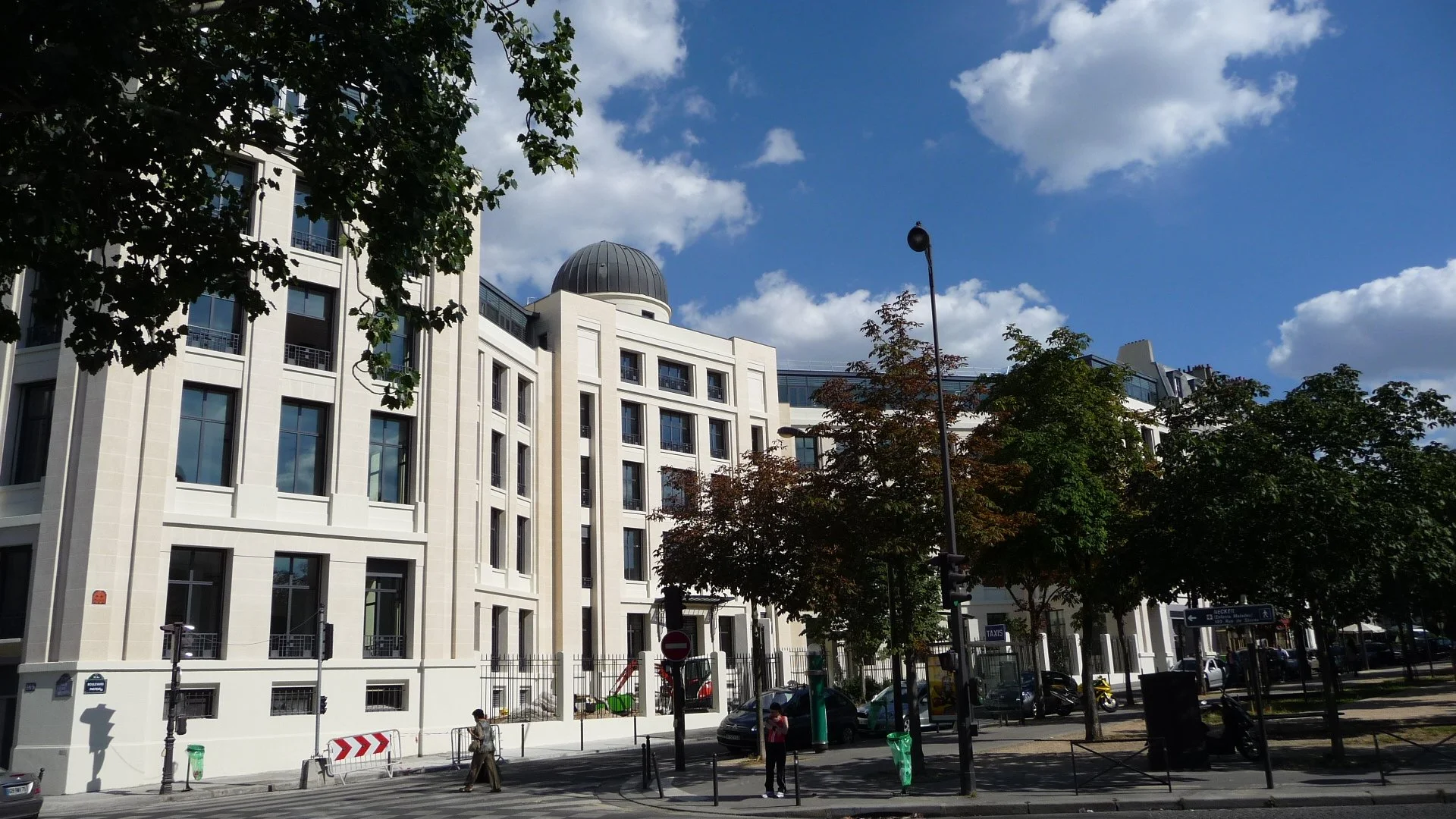 Suivi de chantier de la réhabilitation, restructuration, extension et surélévation d'un immeuble de bureaux à Paris, avec le cabinet JLB (2010).
