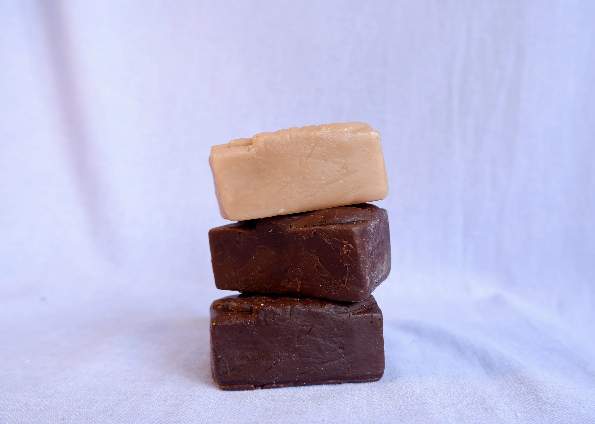 Wax touch. A small hand as a gesture of support. I’ve got you!