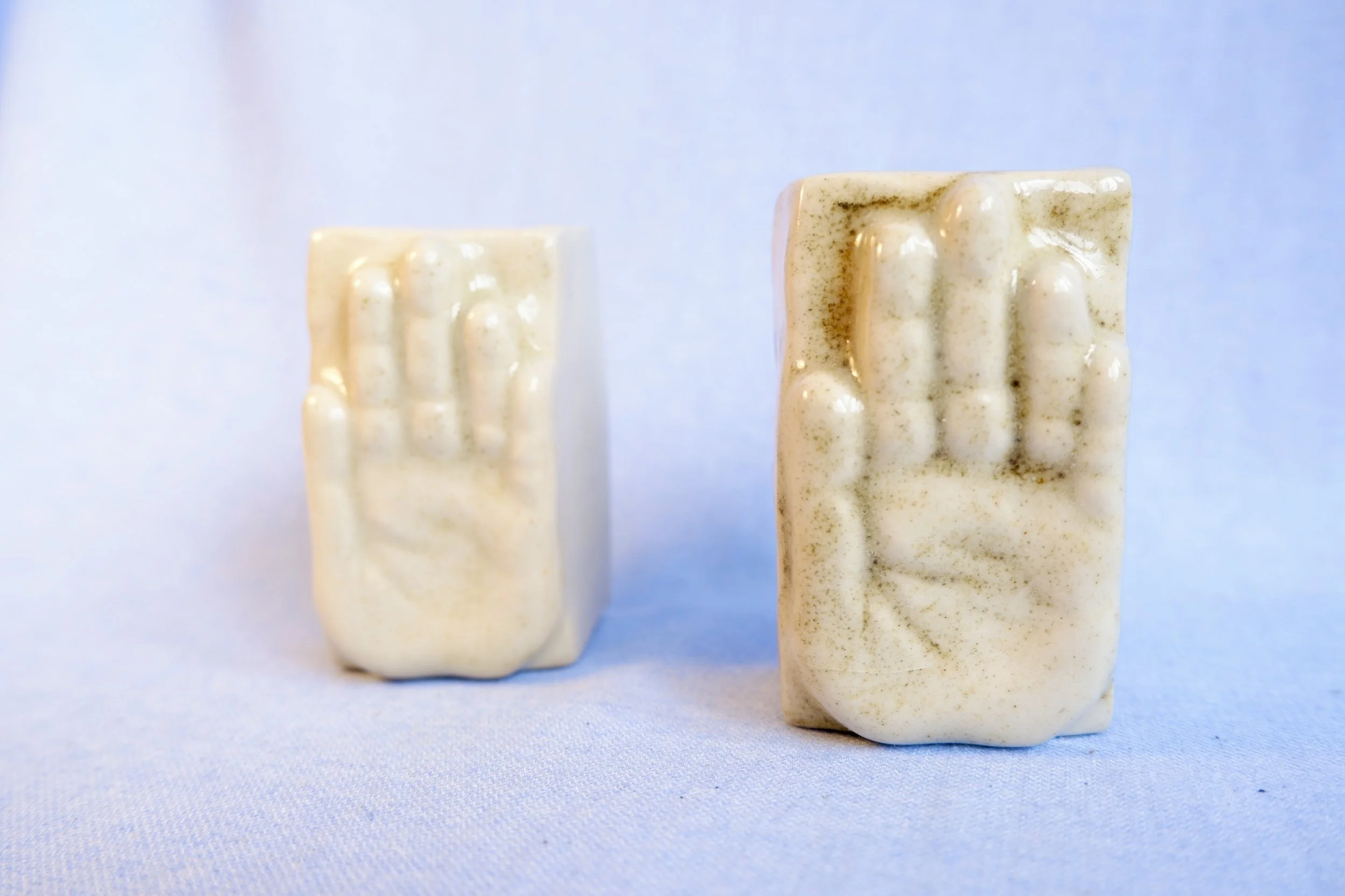 Ceramic Touch. A small hand as a gesture of support. I’ve got you!