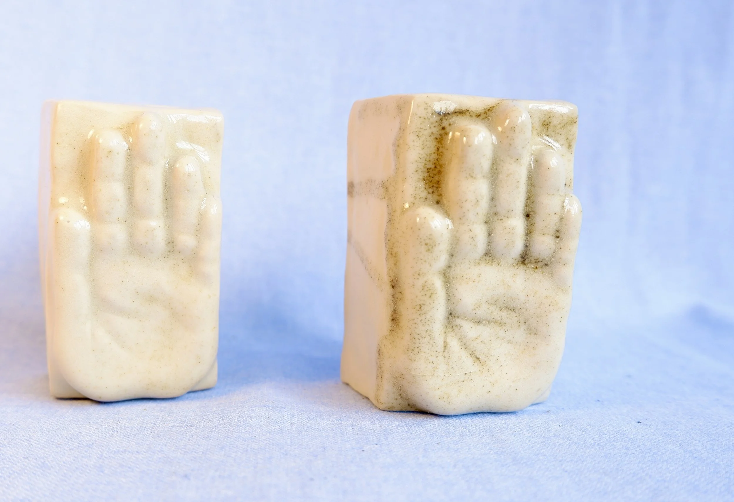 Ceramic Touch. A small hand as a gesture of support. I’ve got you!
