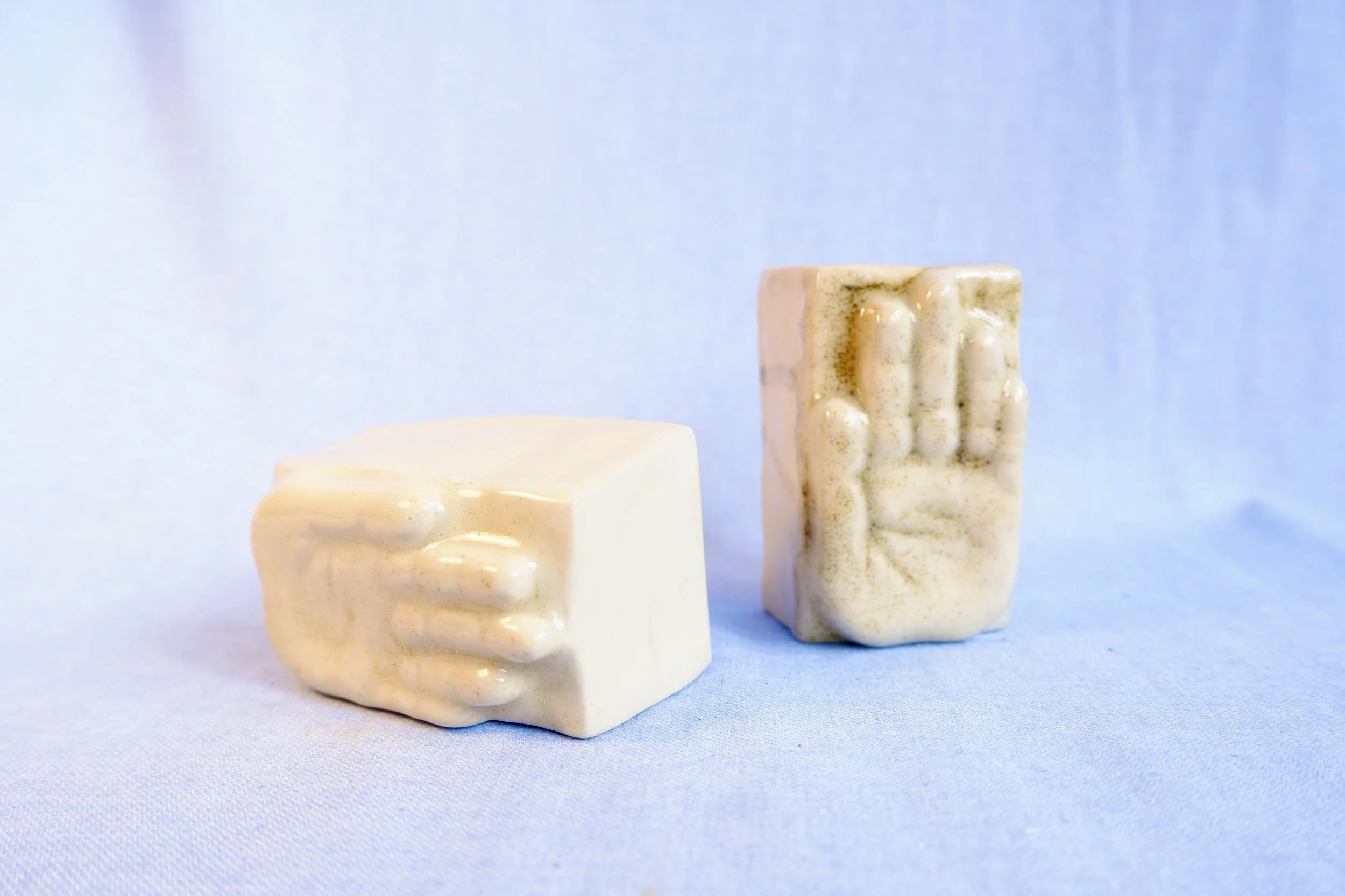 Ceramic Touch. A small hand as a gesture of support. I’ve got you!