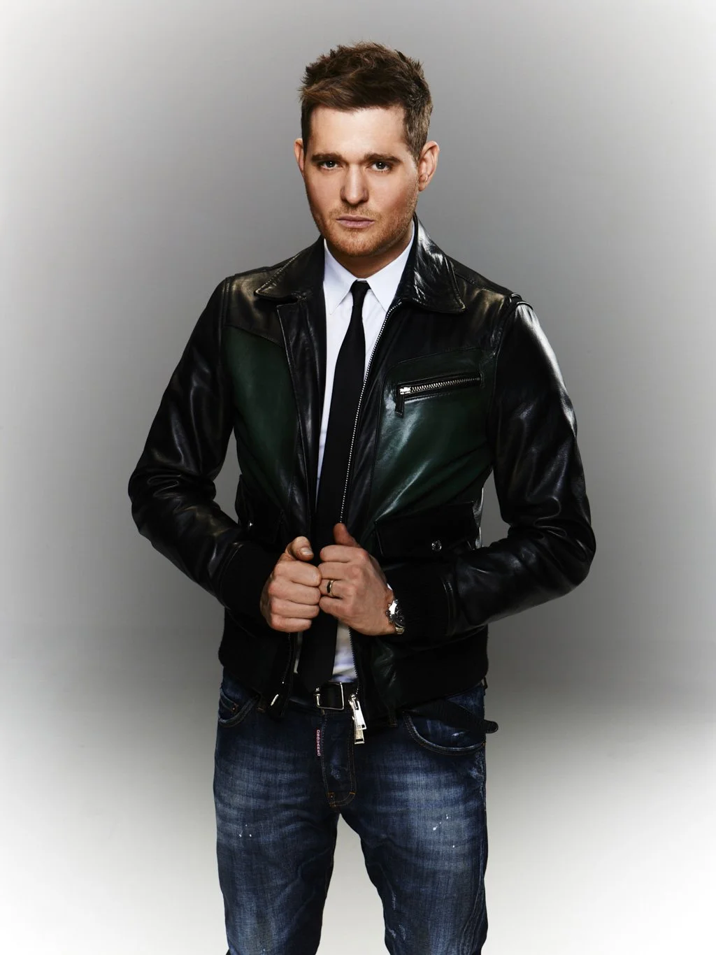 Buble_-photo-credit-warwick-saint-extralarge_1361301853577.jpg