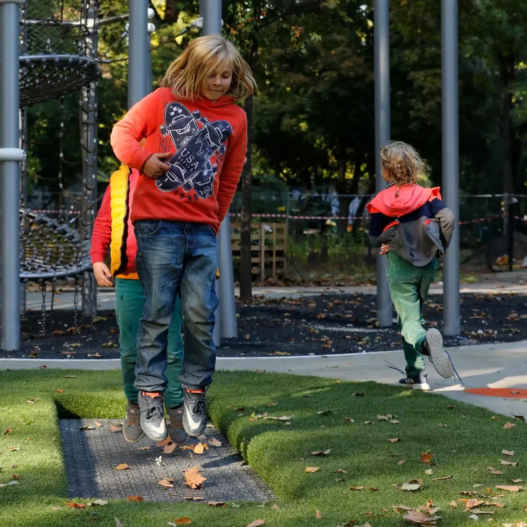 playgroundreferences-kidstramptrack-varosligetberlinerseilfabrik_c9d7c193eb_1920x1080.webp