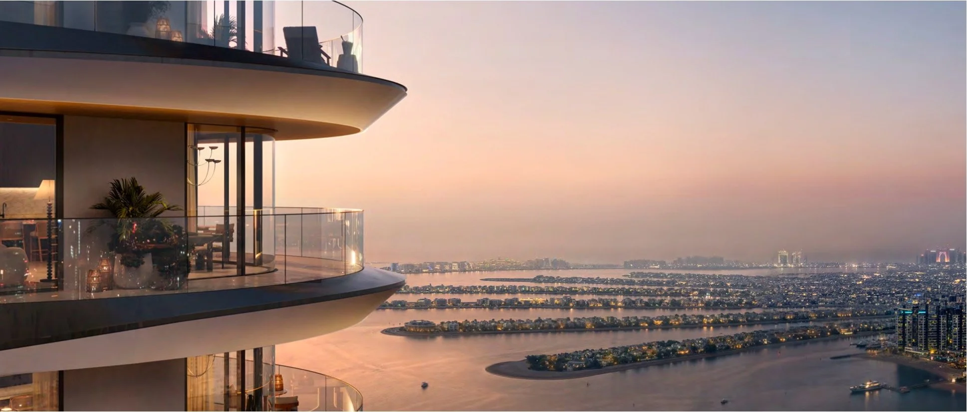 Uitzicht op een moderne flatgebouw met glazen balkons en een rivier met meerdere eilandjes, tijdens zonsondergang met een roze en paarse lucht.