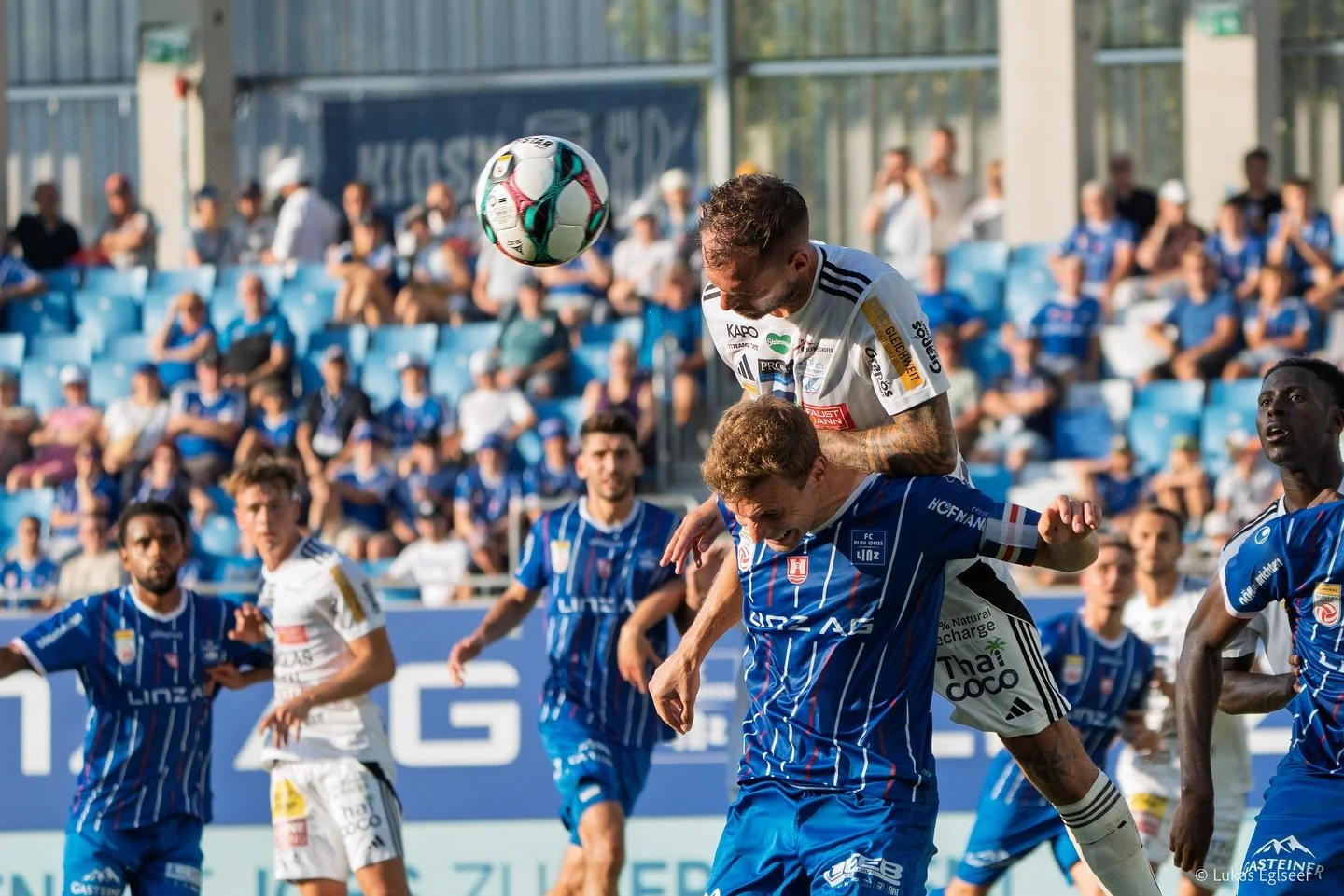 ⚽️ Bundesliga: BW Linz vs. Hartberg - Souver&auml;ner Sieg f&uuml;r Hartberg nach dem Tor von Drew 📸