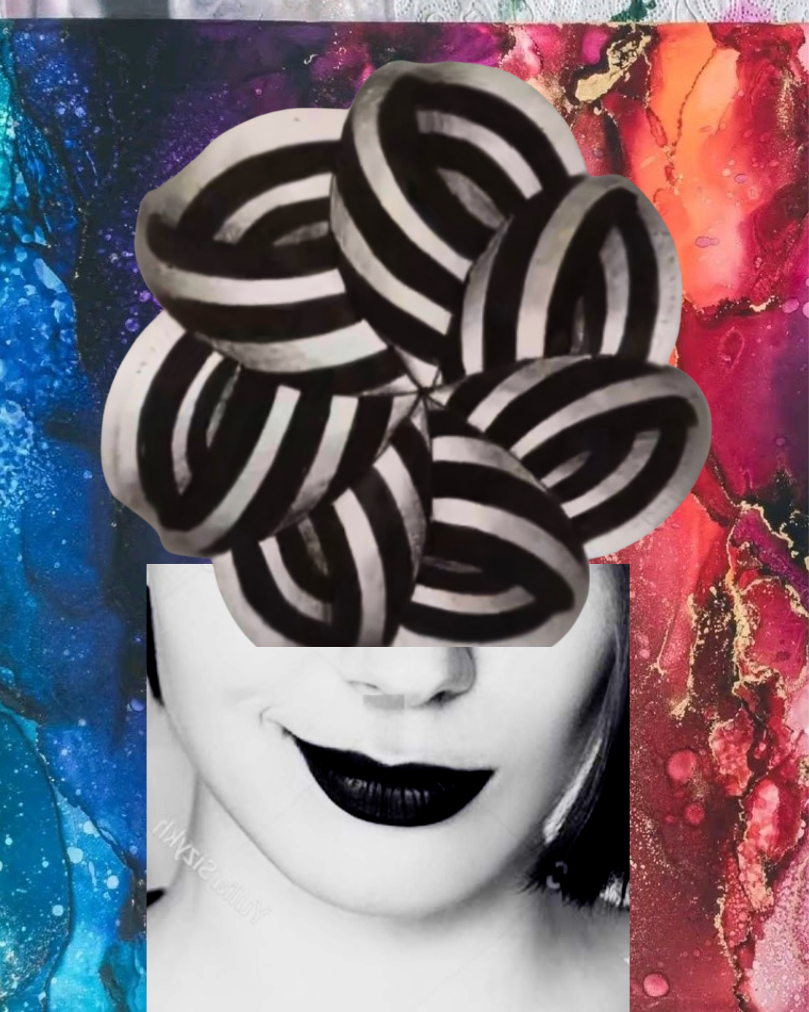 Collage préparatoire « Et si… » avec visage féminin partiellement masqué par des formes graphiques noires et blanches sur fond abstrait coloré.