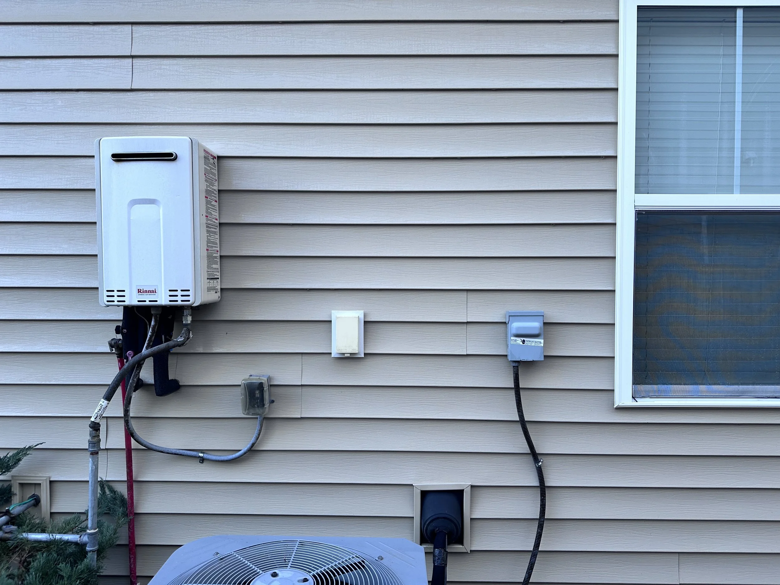 house washing , algae , vinyl siding