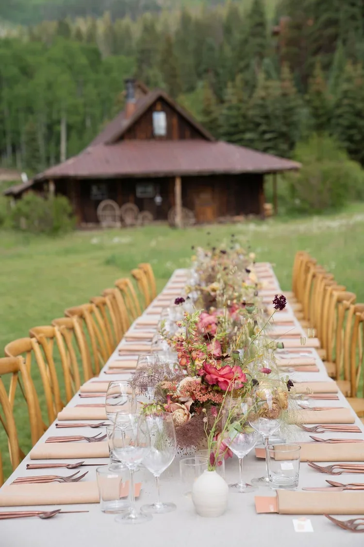 Tinge Floral_HeirloomsDesign_DuntonHotSprings_destination+wedding_0688.webp