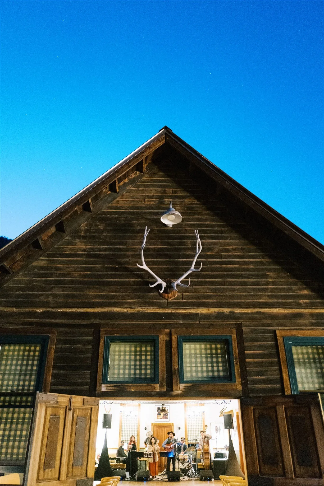 0662Heirlooms+Design_James+x+Schulze_Dunton+Hot+Springs+destination+wedding-2.webp