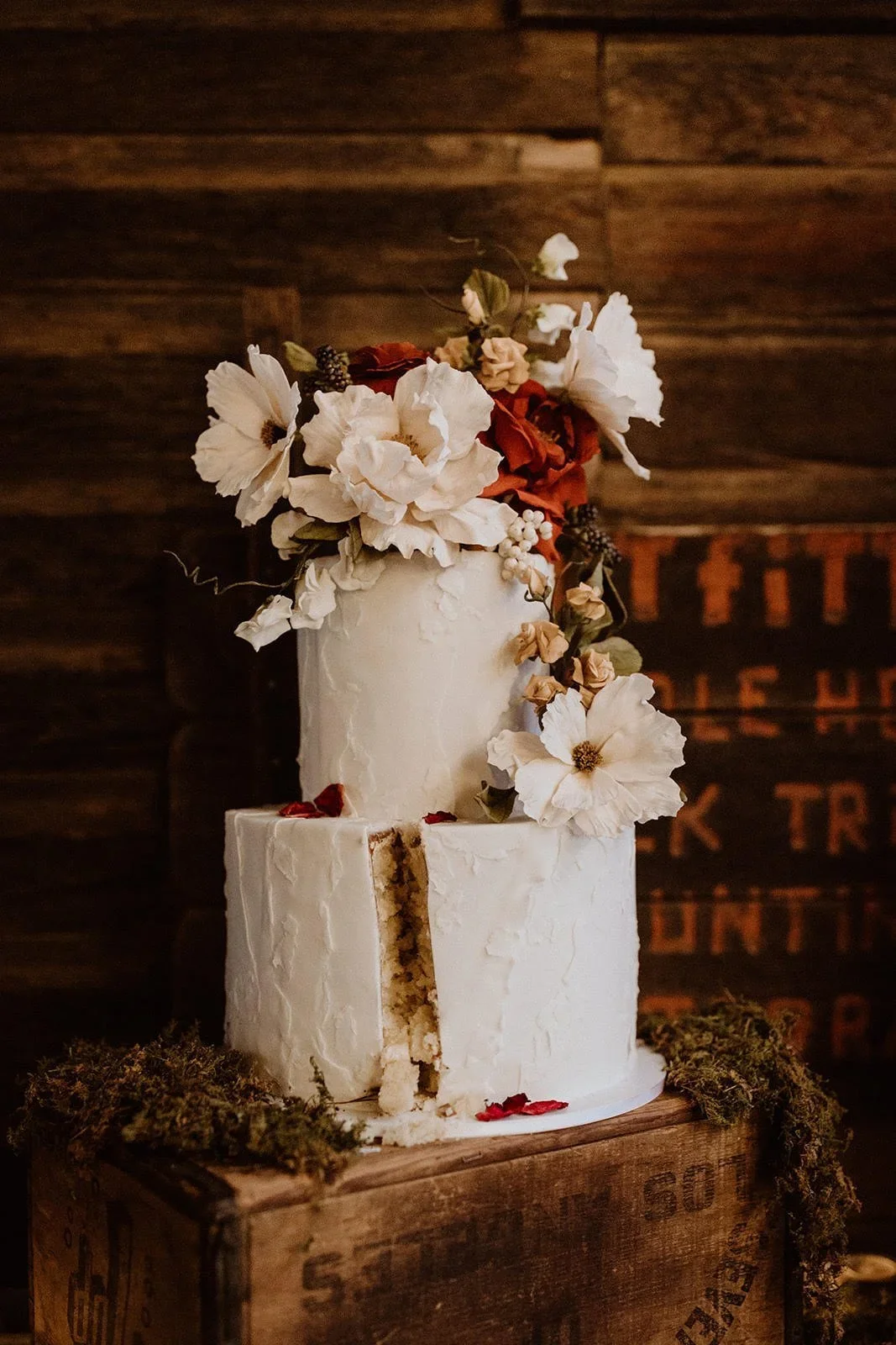 Lily_Collins_WeddingCake_HeirloomsDesign_Cedar&Pines_Dunton-10.Dunton Hot Springs.webp