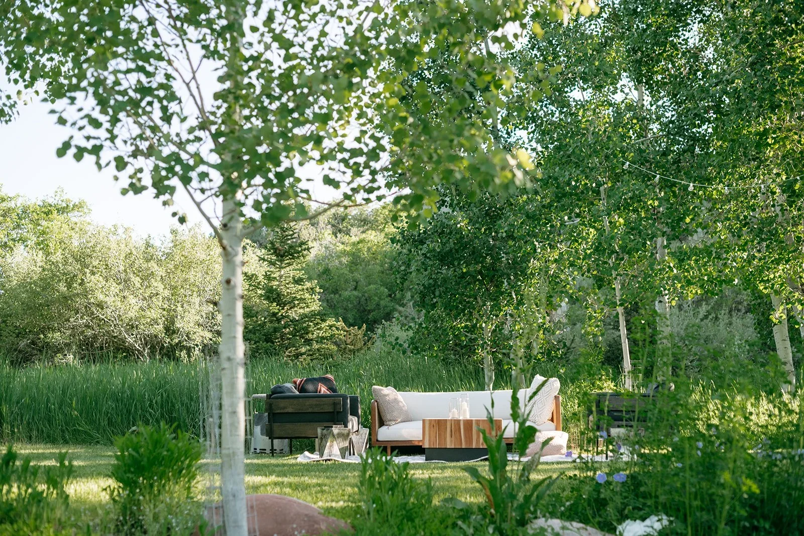 Paula+B+Photo_Heirlooms+Design_destination+Aspen+wedding-aspen-wedding-lounge-details-3.webp