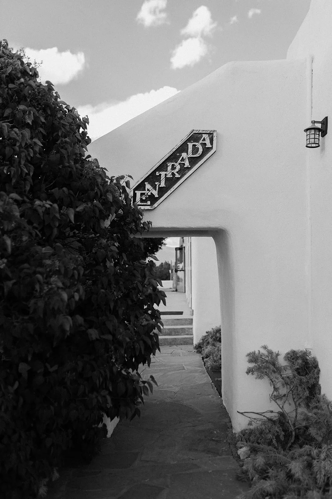 Heirlooms Design_The Stakeout Taos014_destination wedding.webp