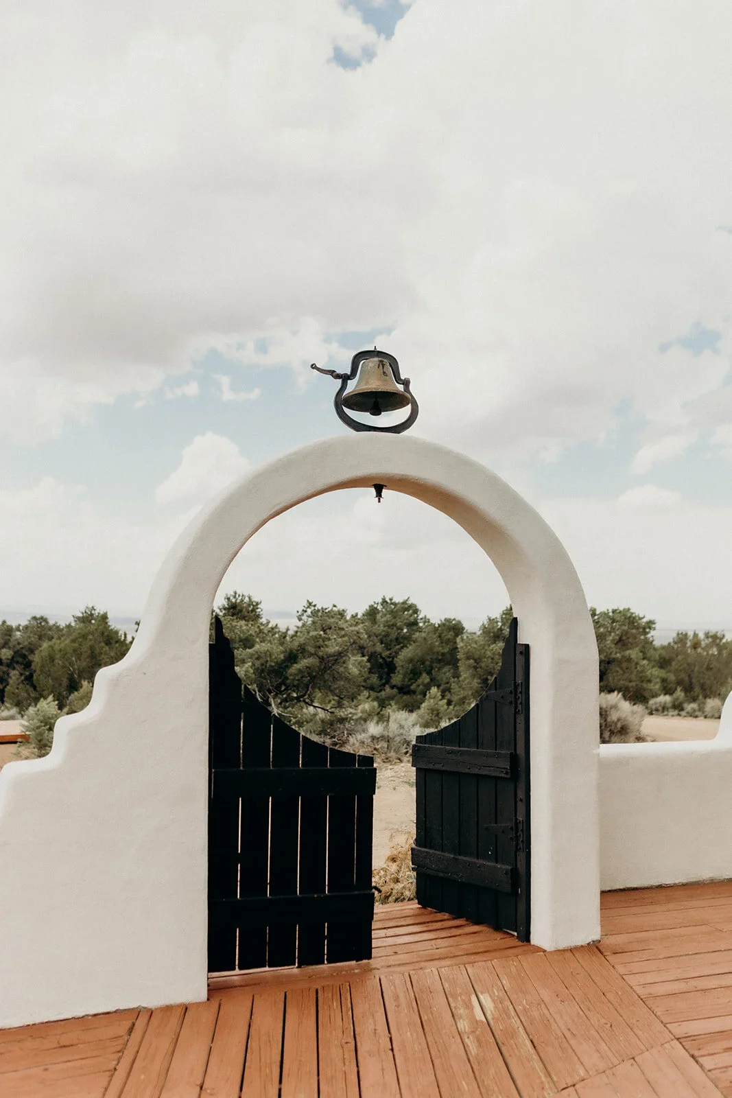 Heirlooms Design_The Stakeout Taos003_destination wedding.webp