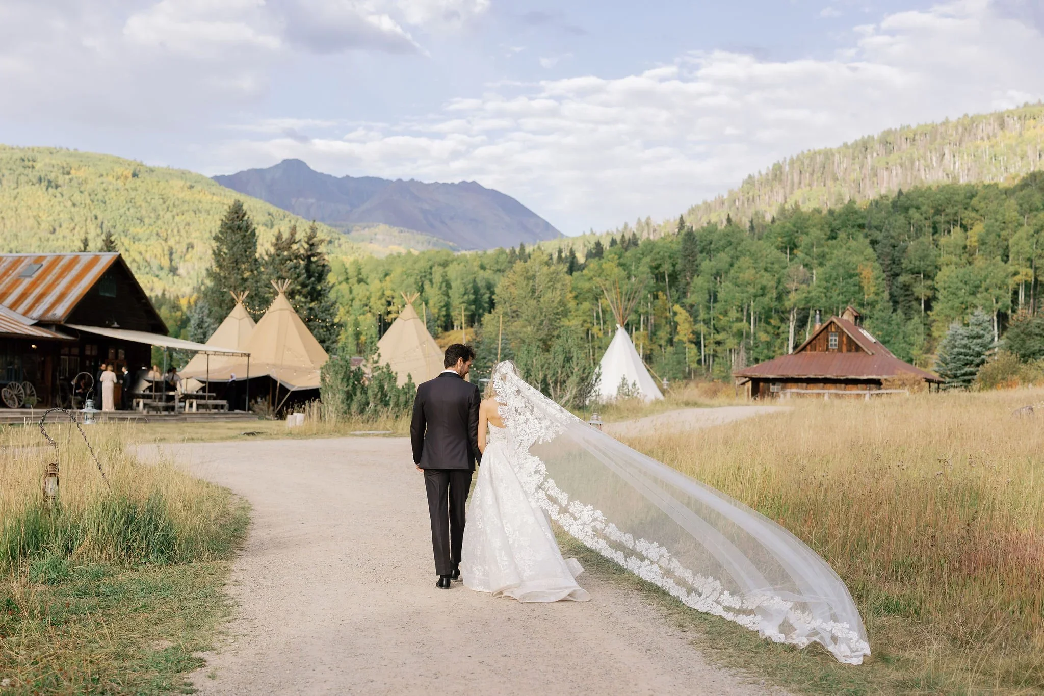 Dunton+Hot+Springs+Destination+Wedding_Heirlooms+Durango_Masha+Golub_photo_by_Masha_Golub(524).webp