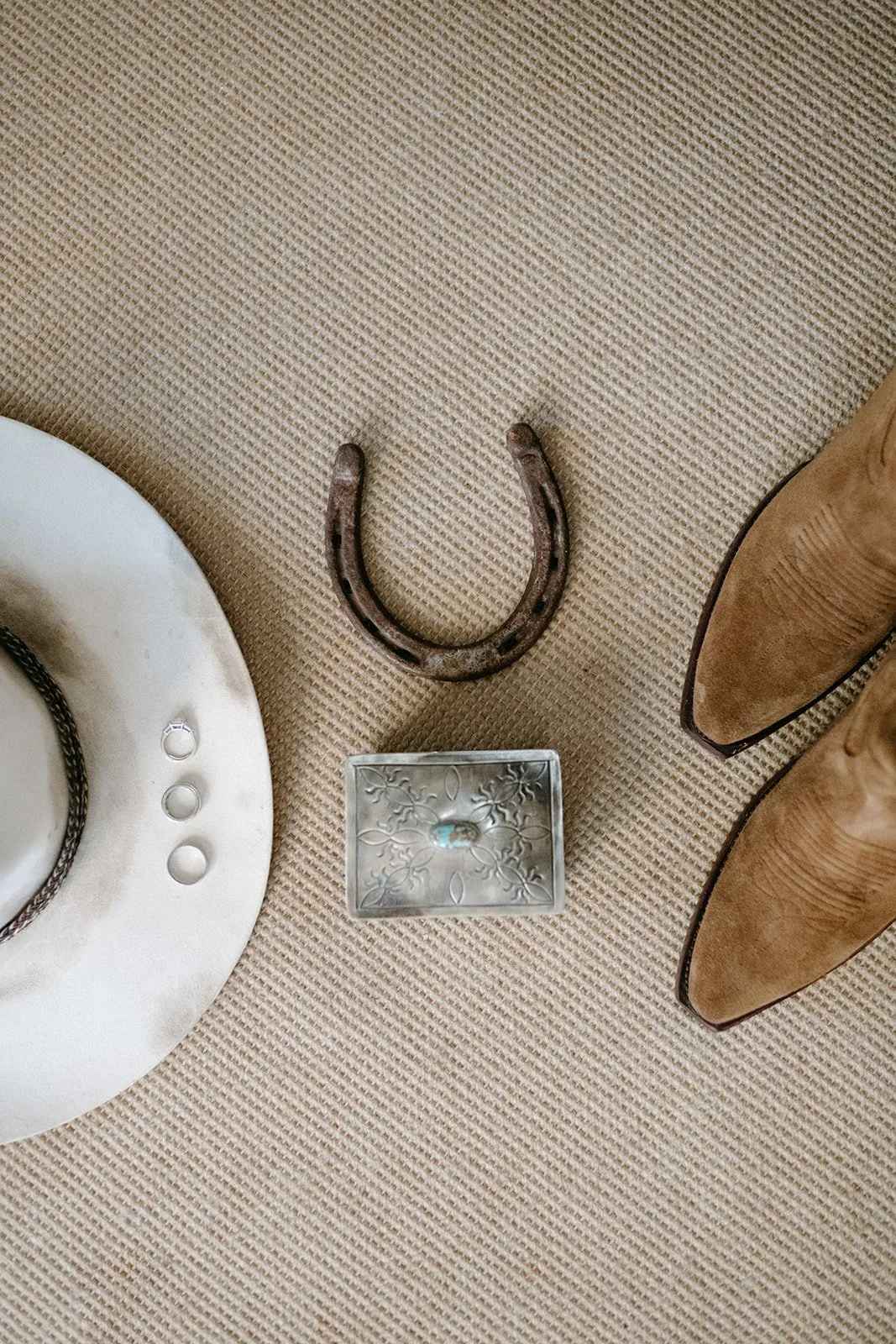 Heirlooms Design_Paula B Photography_Colorado Destination Aspen Wedding-getting-ready-24.webp