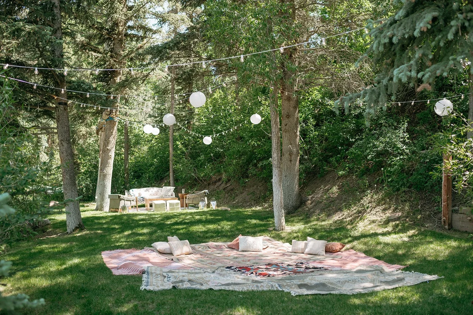 Paula+B+Photo_Heirlooms+Design_destination+Aspen+wedding-aspen-wedding-lounge-details-15.webp