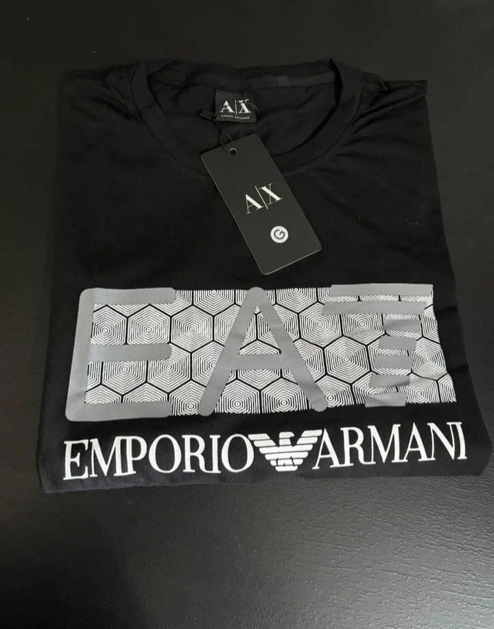 Camiseta Armani preta com cinza G
