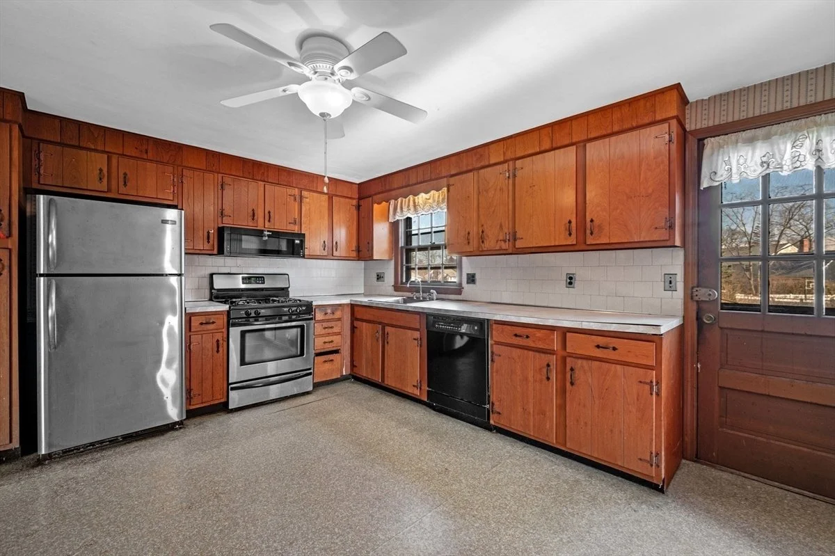 33 Marla Lane BEFORE Kitchen.jpeg