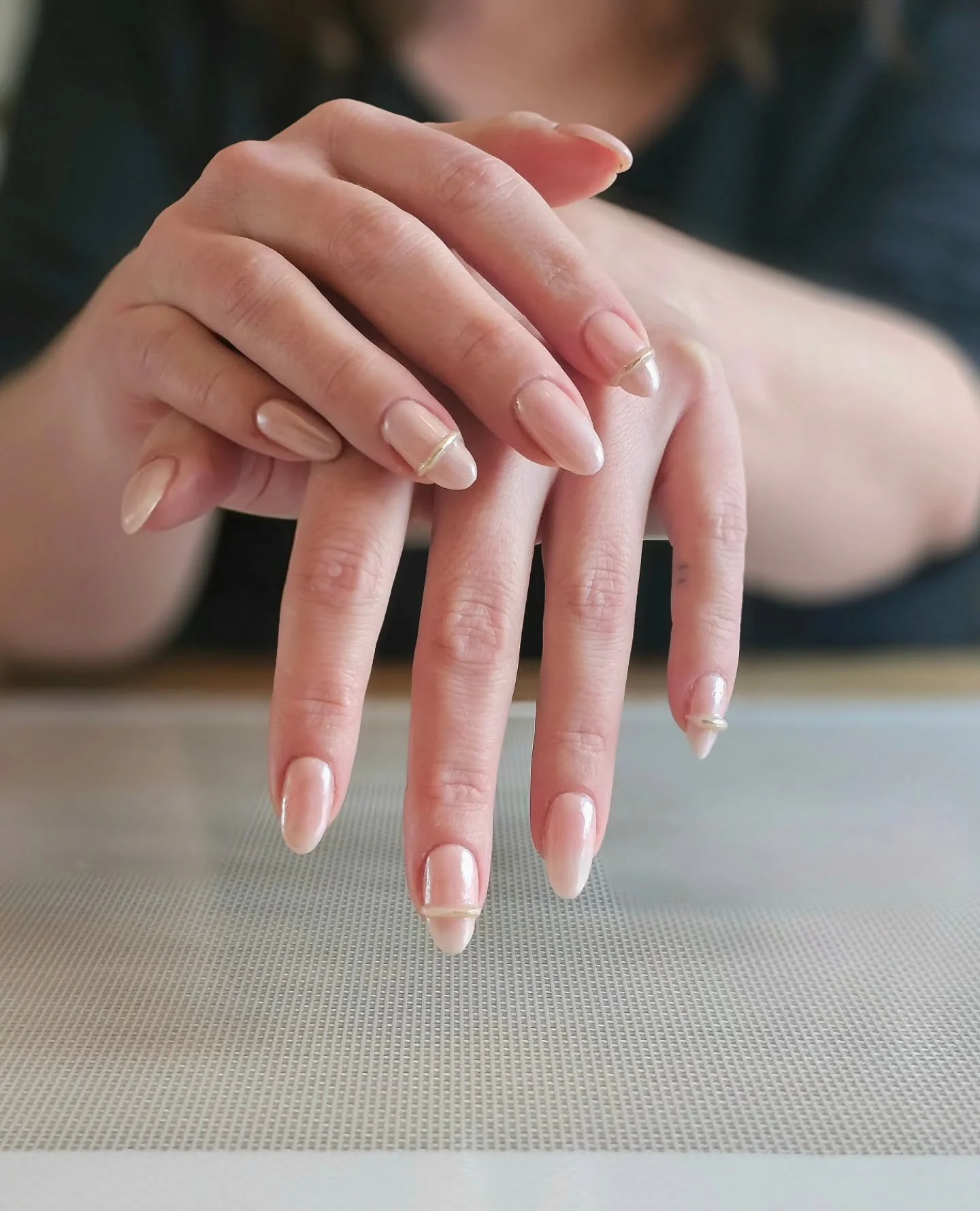 We beginnen het jaar clean met een subtiele chrome look ✨️

--

#biab #cleannails #nagelssteenwijk #nagelszwolle