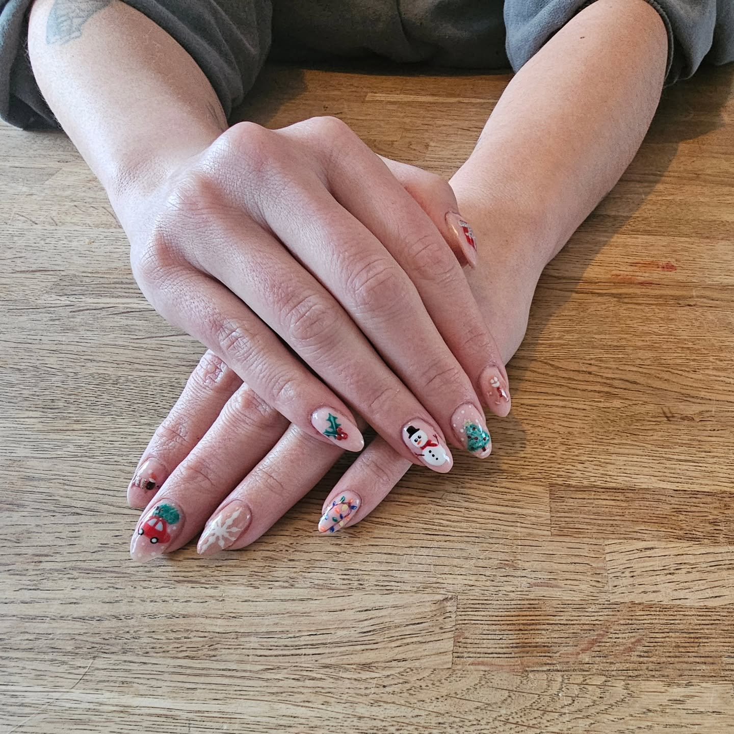 Goodbye christmas nails 🥲

#biab #nailart #christmasnails❤️