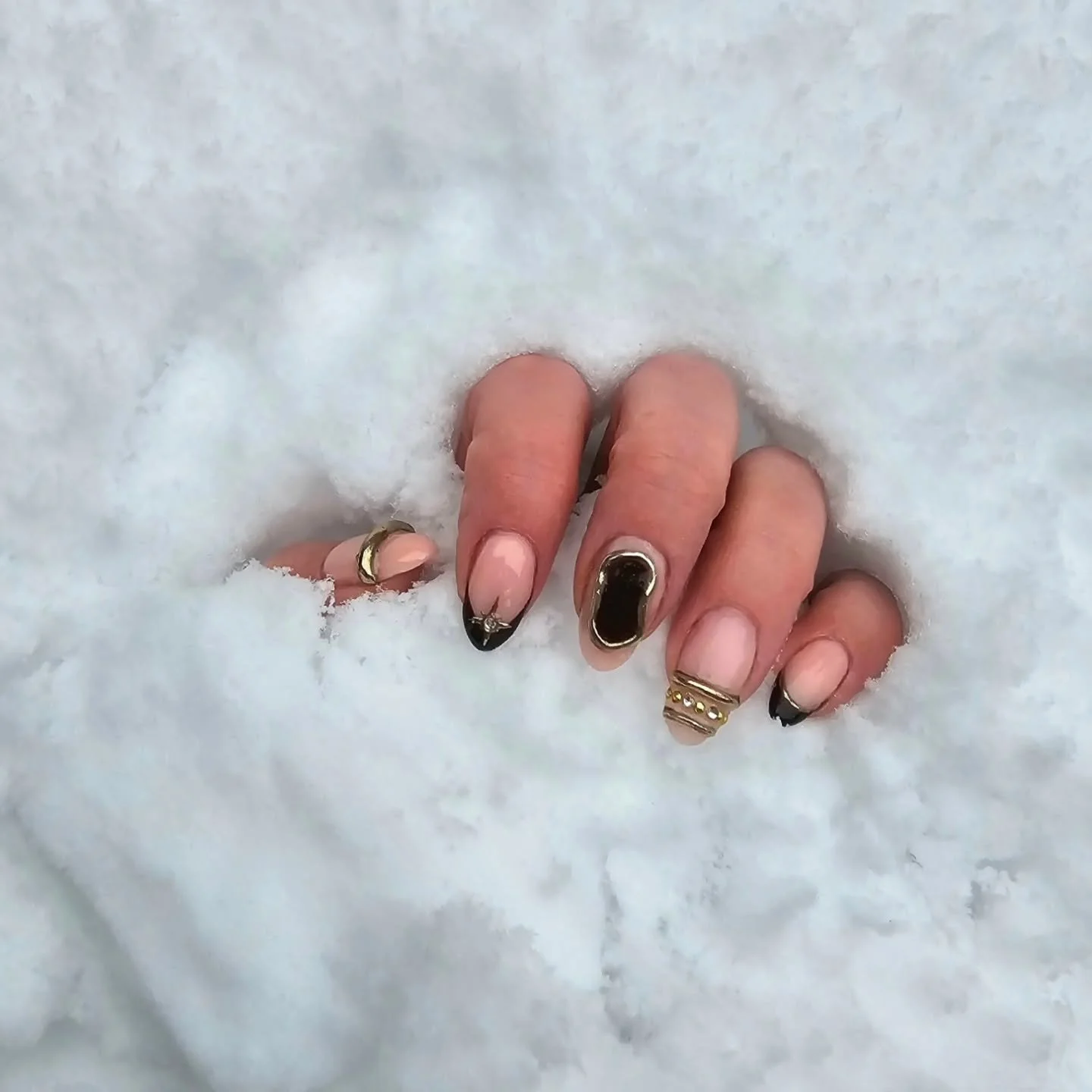 Worth the cold fingers❄️☃️

#biab #chromenailart #steenwijk #nagelszwolle