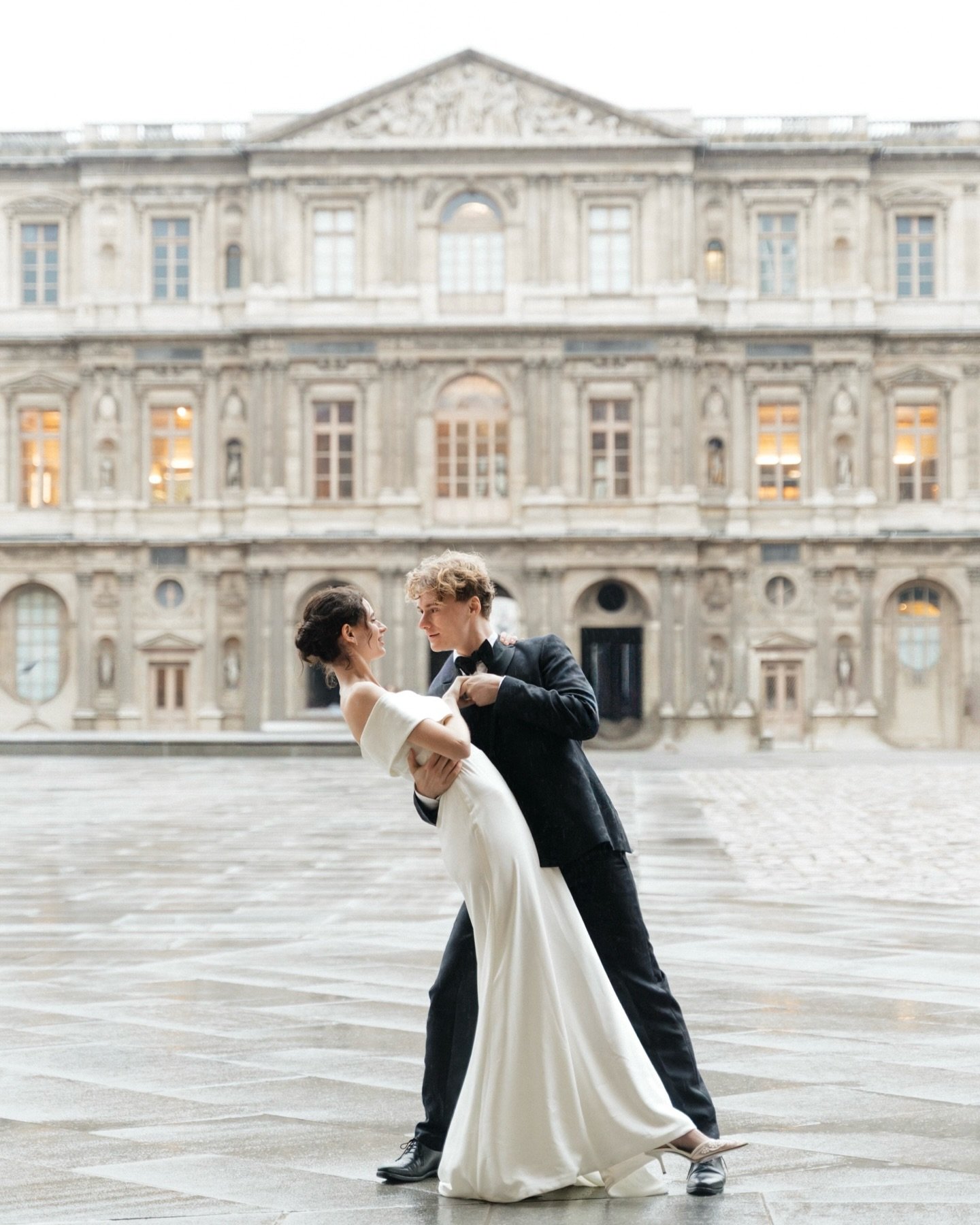 Cette s&eacute;ance engagement &agrave; la Parisienne s&rsquo;inscrit naturellement dans le fil de l&rsquo;histoire de Lola et Julien, commenc&eacute;e sur les c&ocirc;tes bretonnes &agrave; l&rsquo;&eacute;t&eacute; 2023.

Avec le temps, la gentille